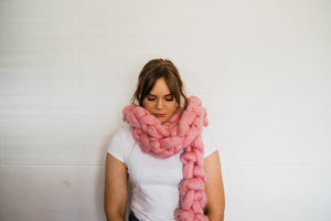 CHUNKY KNITTED SCARF