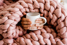 Load image into Gallery viewer, DUSKY PINK CHUNKY KNIT THROW