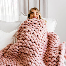 Load image into Gallery viewer, DUSKY PINK CHUNKY KNIT THROW