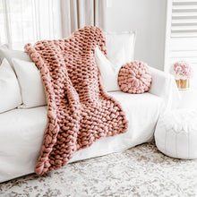 Load image into Gallery viewer, DUSKY PINK CHUNKY KNIT THROW