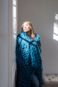 PETROL BLUE CHUNKY KNIT THROW