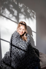 Load image into Gallery viewer, GREY CHUNKY KNIT THROW