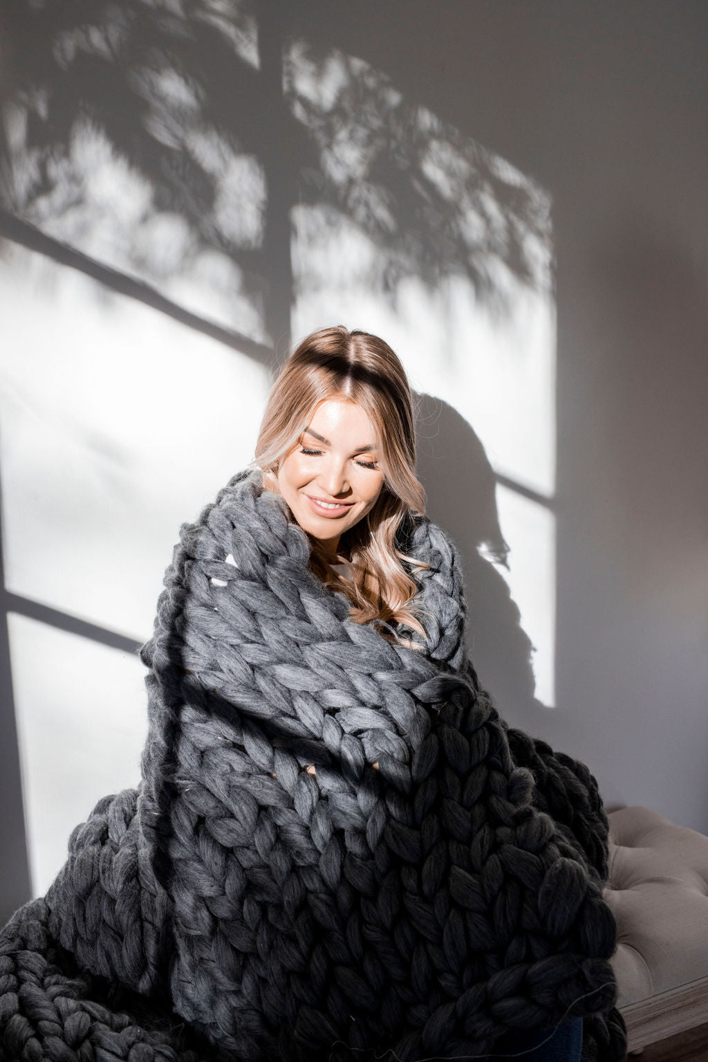 GREY CHUNKY KNIT THROW