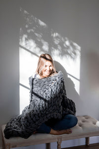 GREY CHUNKY KNIT THROW