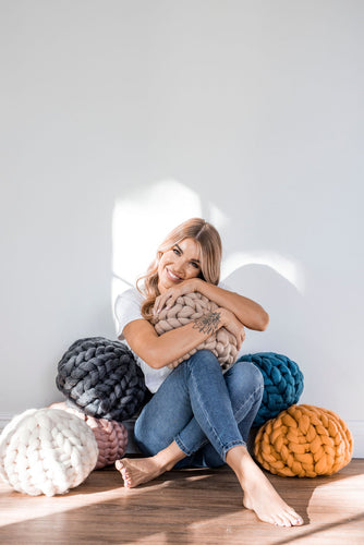 ROUND HAND KNITTED CUSHION KIT