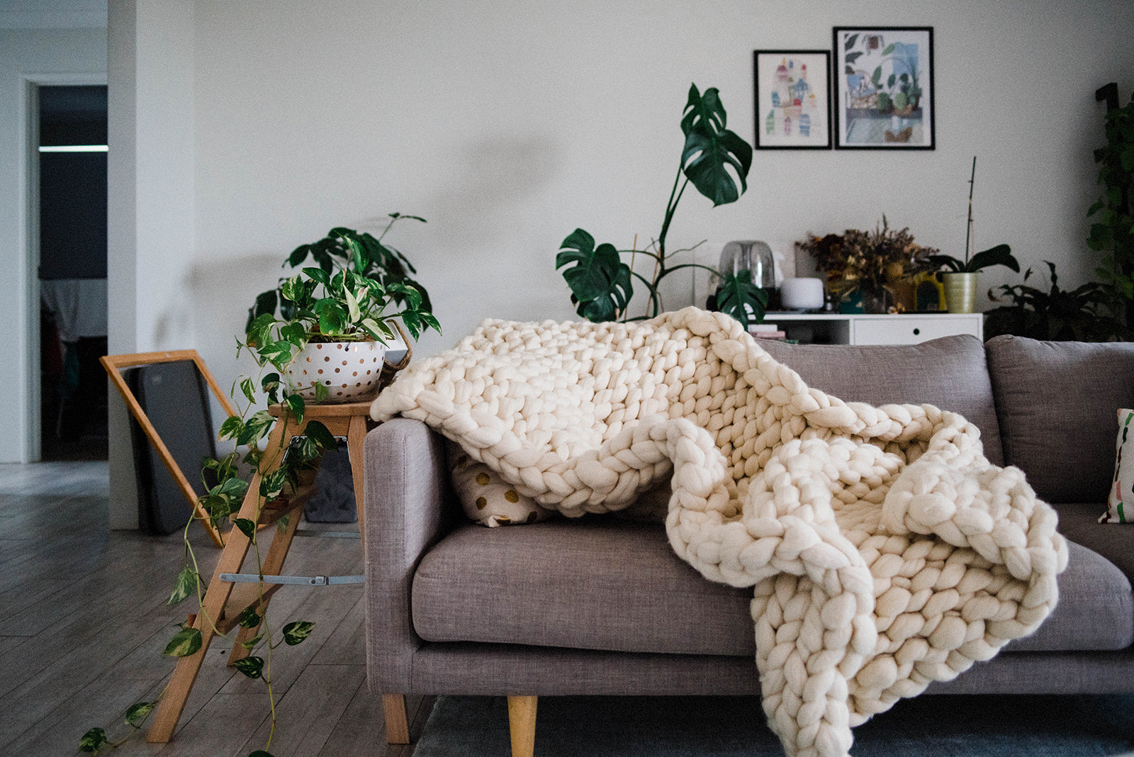 Large cream knitted throw new arrivals