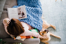Load image into Gallery viewer, BLUE CHUNKY KNIT THROW